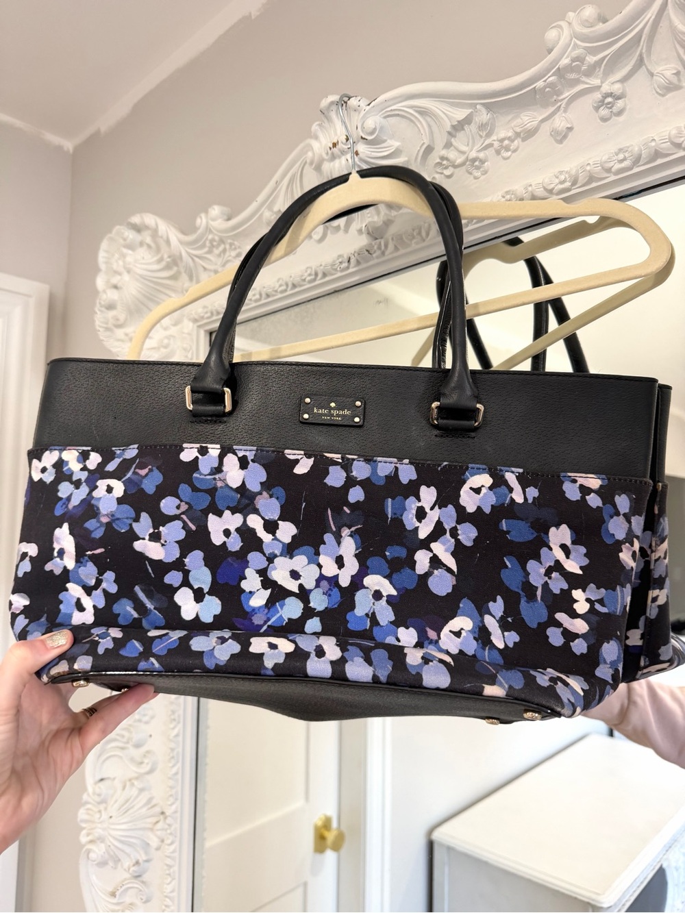 Kate Spade New York Scattered Hydrangeas Grove Street Small Margareta Tote Bag